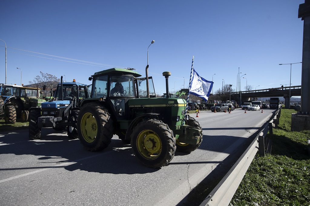 Από τα μπλόκα των τρακτέρ, οι αγρότες προχωρούν σε νέα μέτωπα διαμαρτυρίας