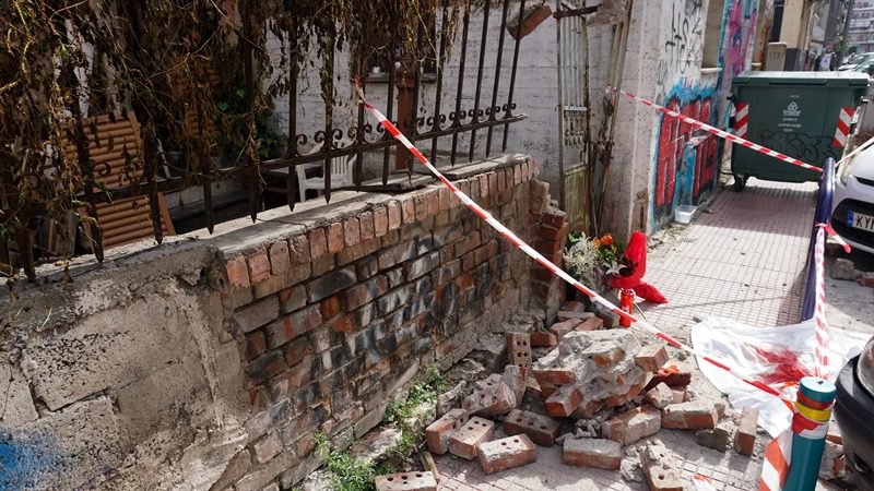 Τραγωδία στη Λάρισα: 22χρονος φοιτητής καταπλακώθηκε από τοίχο και σκοτώθηκε