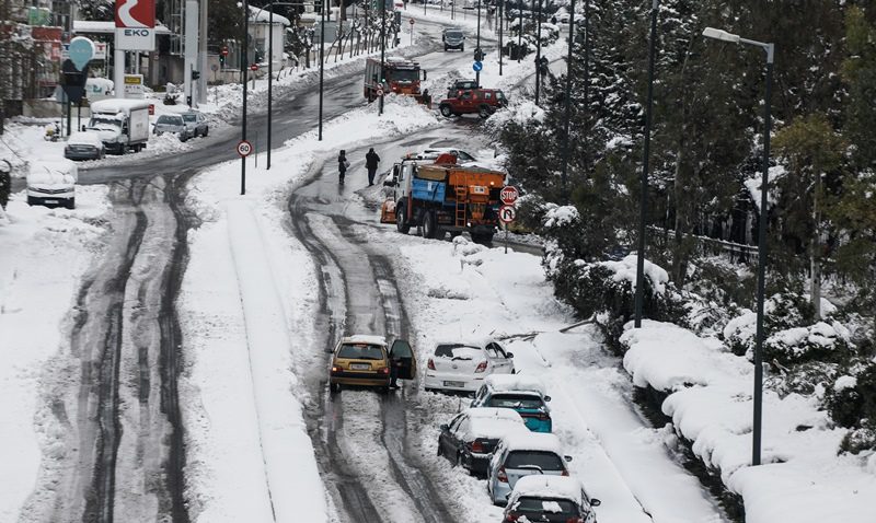 Βουλευτής ΝΔ: Όσοι αποκλείστηκαν στην Αθήνα από τα χιόνια είναι φλούφληδες