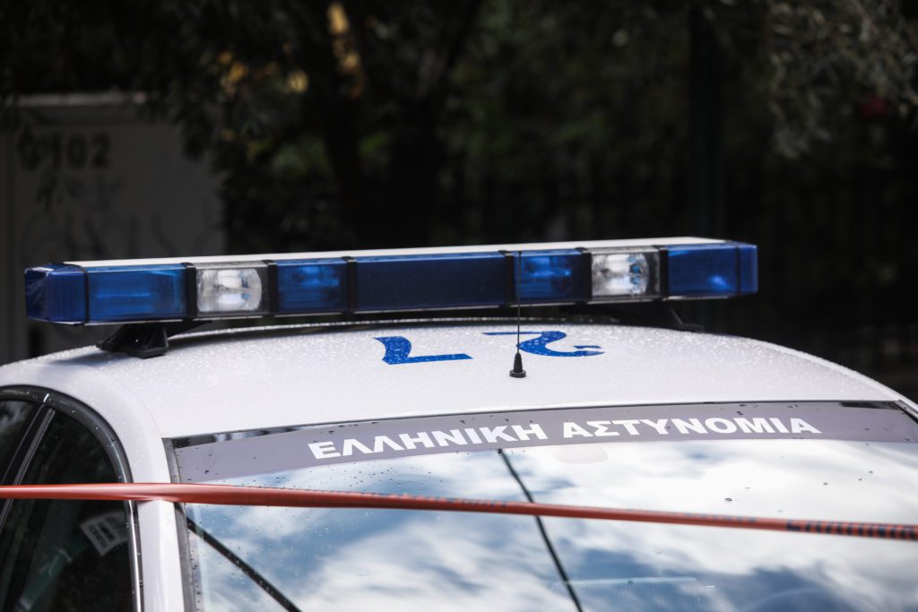 Παλαιό Φάληρο: Δολοφονική επίθεση κατά 65χρονου επιχειρηματία – Τον πυροβόλησαν μέσα στο αυτοκίνητο