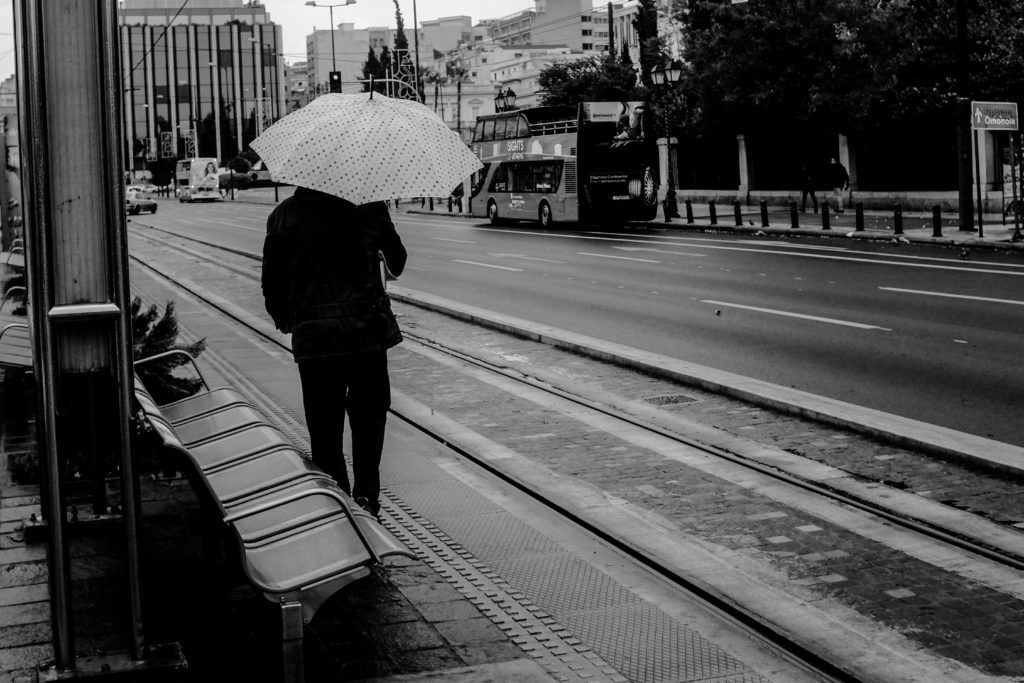Καιρός: Τσουχτερό κρύο με βροχές και καταιγίδες σε ολόκληρη τη χώρα