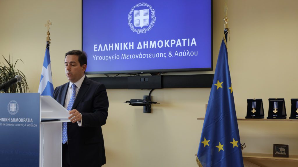 Αναίσχυντος Μηταράκης μπροστά στη ζωή και τον θάνατο των προσφύγων