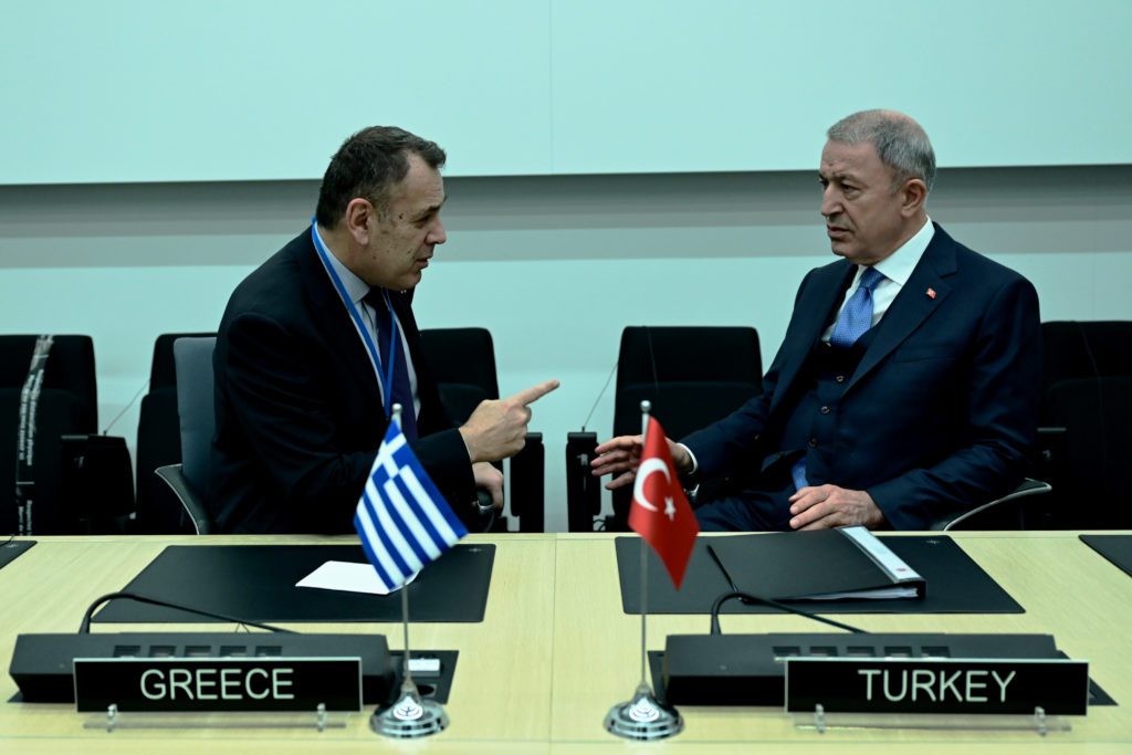 Με Ακάρ στο ΝΑΤΟ ο Παναγιωτόπουλος, ριπές κατά Τουρκίας ο Δένδιας στη Βουλή