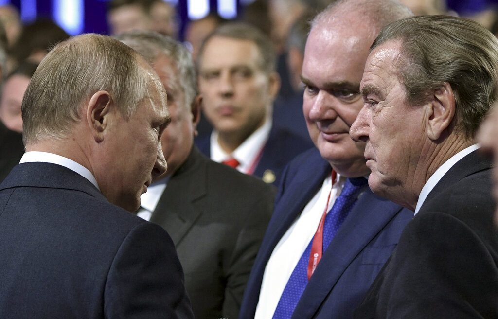 Politico: Στη Μόσχα ο πρώην Γερμανός καγκελάριος Σρέντερ – Για συνάντηση με Πούτιν