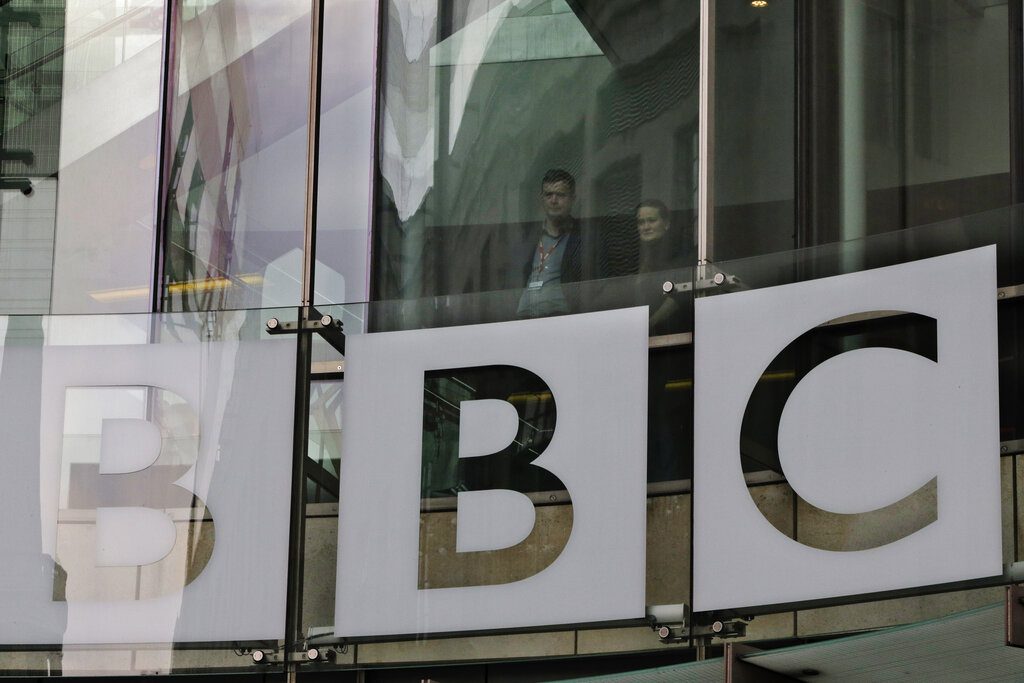 RIA: Η Ρωσία απαγόρευσε τη ρωσική υπηρεσία του BBC και του Radio Liberty