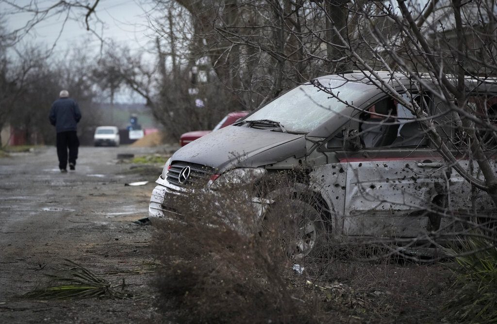 Ελληνίδα στη Μαριούπολη καταγγέλλει: «Ο πρόξενος μας άφησε εδώ, σηκώθηκε και έφυγε» (Video)