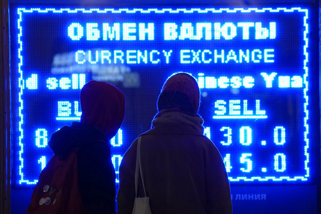 Πόλεμος στην Ουκρανία: Η ΕΕ απέκλεισε επτά τράπεζες της Ρωσίας από το σύστημα συναλλαγών SWIFT