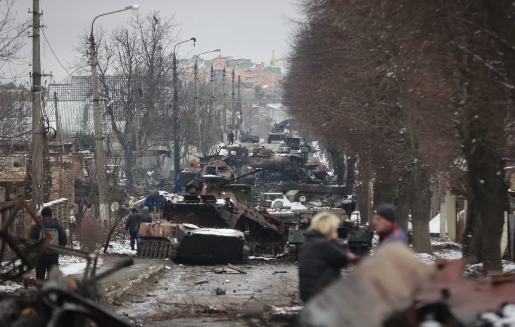 Ουκρανία: Σφυροκοπούν αδιάκοπα το Χάρκοβο οι Ρώσοι – Υπό πολιορκία Κίεβο και Μαριούπολη – Άγνωστο αν θα συνεχιστούν οι διαπραγματεύσεις