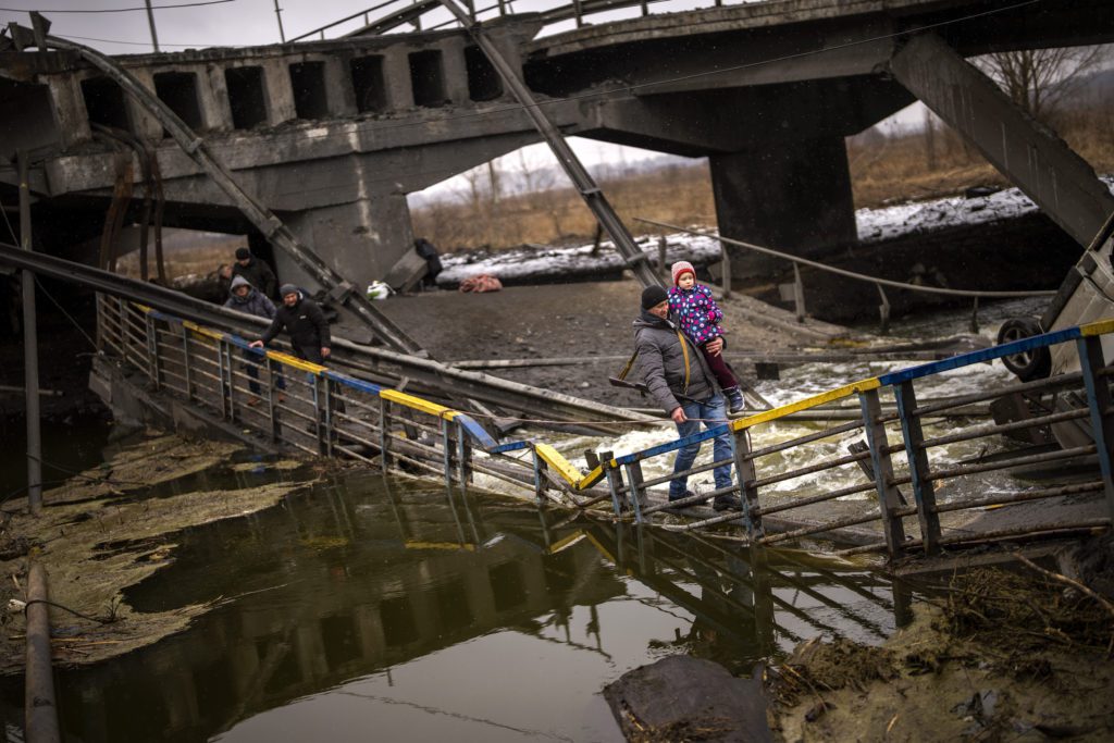Ουκρανία – Μαριούπολη: «Βομβαρδίζουν σκόπιμα μη στρατιωτικές υποδομές – Πρόκειται για γενοκτονία του ουκρανικού λαού»