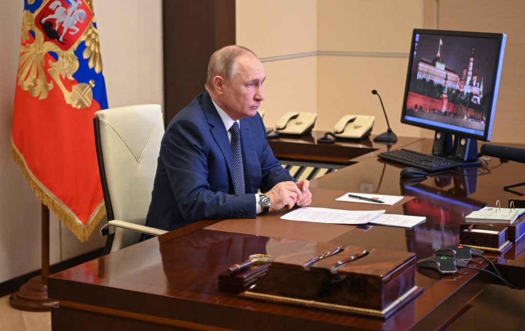 Τηλεφωνική επικοινωνία Μακρόν και Σολτς με τον Πούτιν – Ζήτησαν άμεση κατάπαυση του πυρός στην Ουκρανία