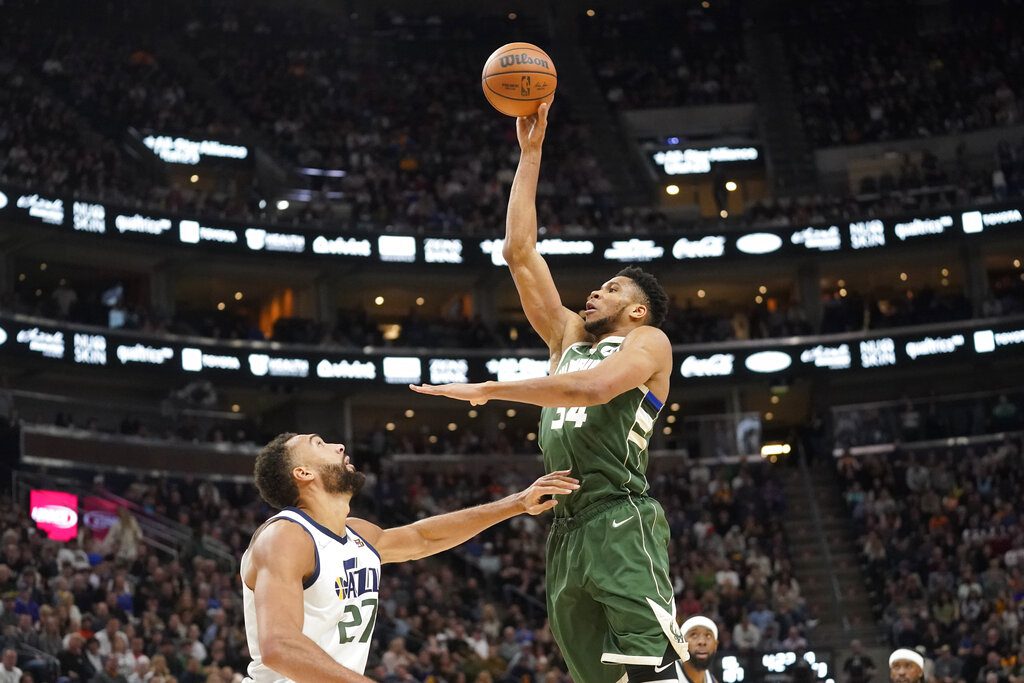 NBA: Νίκη των Μπακς στη Γιούτα μετά από 21 χρόνια