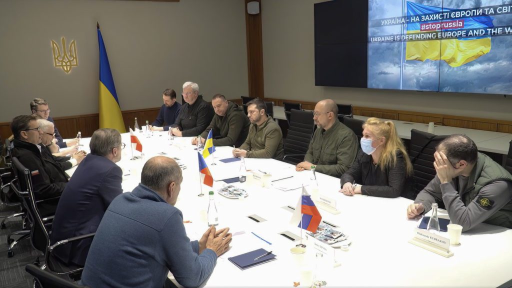 Διεθνής Τύπος: Υποχώρηση Ζελένσκι για ΝΑΤΟ – Τρεις ευρωπαίοι πρωθυπουργοί στο Κίεβο