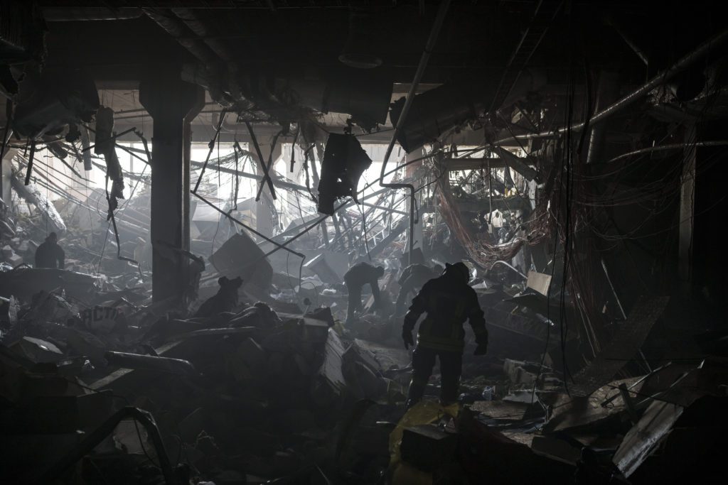 Πόλεμος στην Ουκρανία: Αναφορές για 100 νεκρούς στο Κίεβο- Μαίνεται η μάχη στο Σούμι- «Αποδείξεις» για χρήση παράνομων όπλων