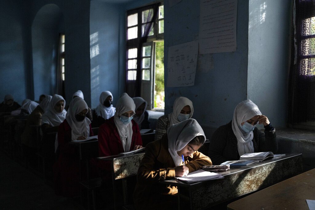 ΟΗΕ: Απειλεί να αποσύρει την βοήθεια αν οι Ταλιμπάν δεν ανοίξουν ξανά τα σχολεία θηλέων στο Αφγανιστάν
