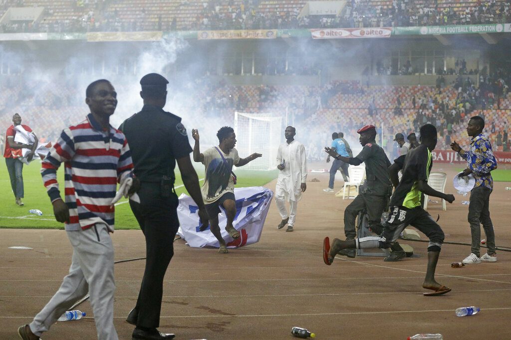 Νιγηρία- Γκάνα: Δολοφονήθηκε από οπαδούς ο γιατρός της FIFA Τζόζεφ Καμπούνγκο!
