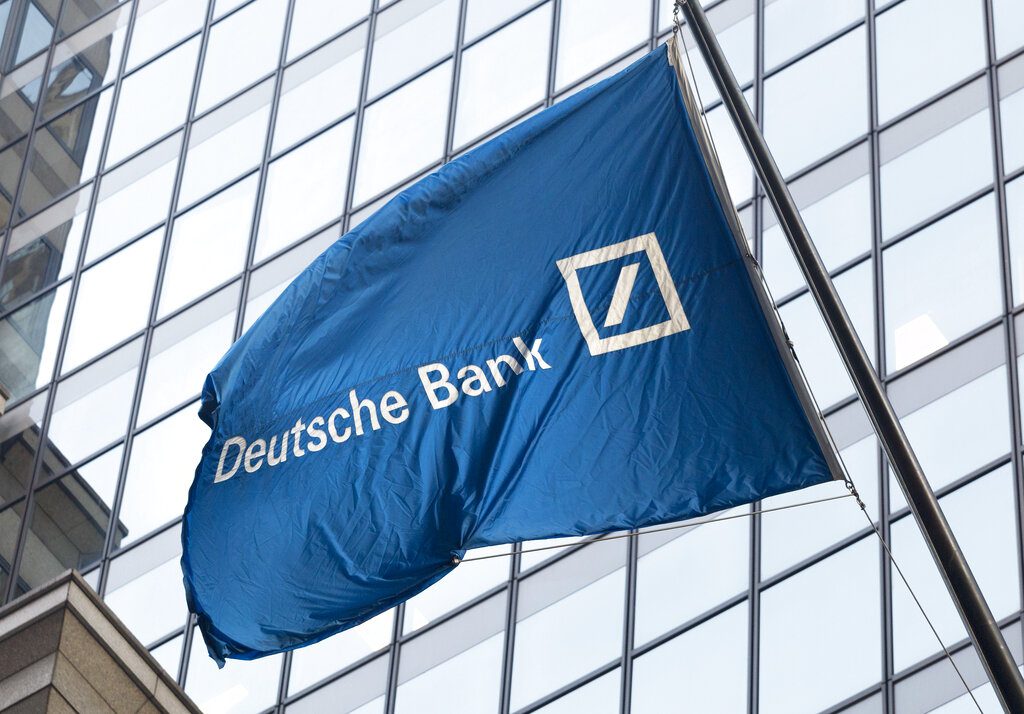 Γερμανία: H Deutsche Bank ανακοίνωσε ότι δεν αποσύρεται πλήρως από τη Ρωσία