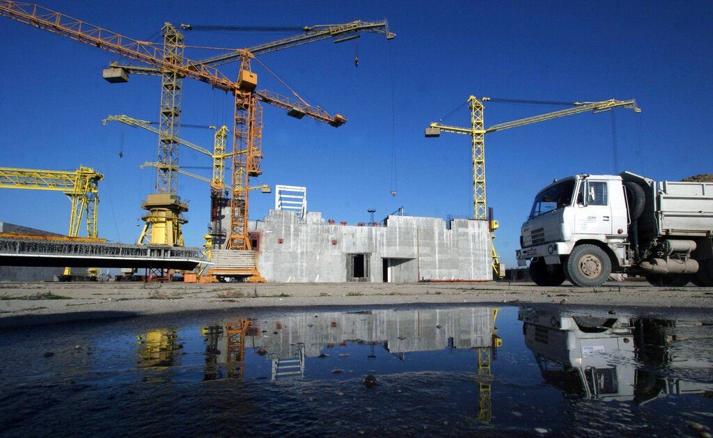 Η κυβέρνηση Μητσοτάκη «χρηματοδοτεί» πυρηνικό εργοστάσιο στη Βουλγαρία