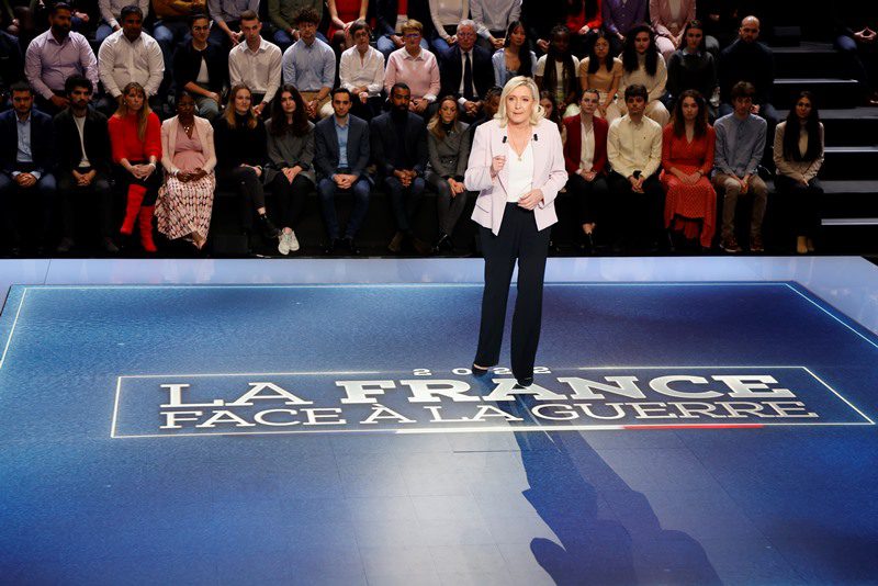 Γαλλία: Η Μαρίν Λεπέν θα αποσυρθεί εάν ηττηθεί στις προεδρικές εκλογές