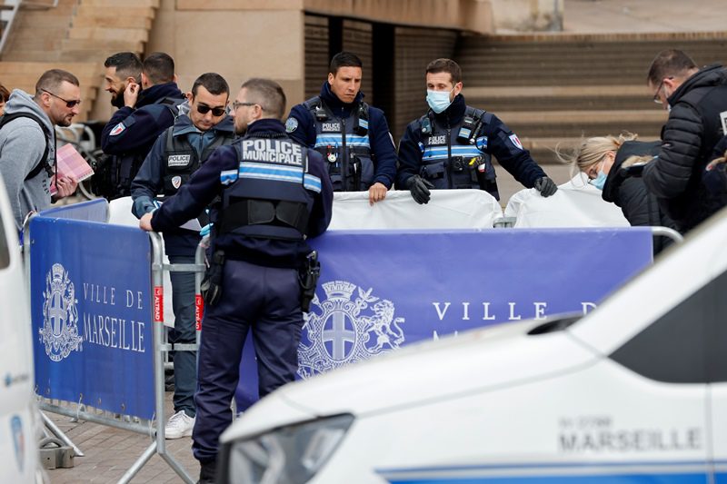 Γαλλία:  Επίθεση με μαχαίρι στη Μασσαλία – Νεκρός ο δράστης, ένας αστυνομικός τραυματίας