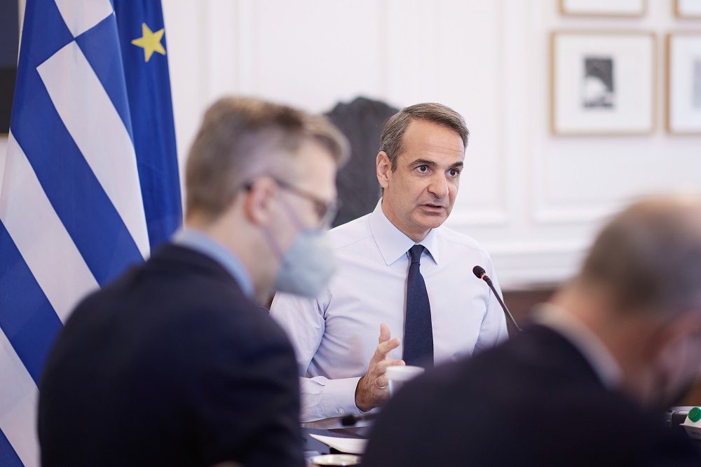 Νέες κρίσεις και προκλήσεις για να καλυφθεί η κυβερνητική ανασφάλεια