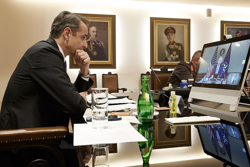 Επιμένει στη «σιγή ασυρμάτου» έναντι των πολιτικών αρχηγών για την Ουκρανία ο Μητσοτάκης