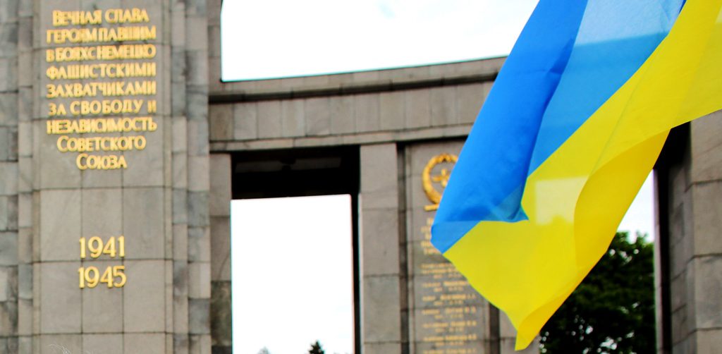 Βερολίνο: Με ουκρανικές σημαίες είχαν καλυφθεί τα τανκς του Σοβιετικού Μνημείου στο Βερολίνο