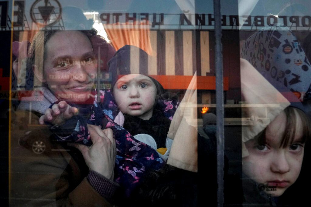«Ντονμπάς» και «Κριμαία» τα αγκάθια στις διαπραγματεύσεις Ρώσων και Ουκρανών
