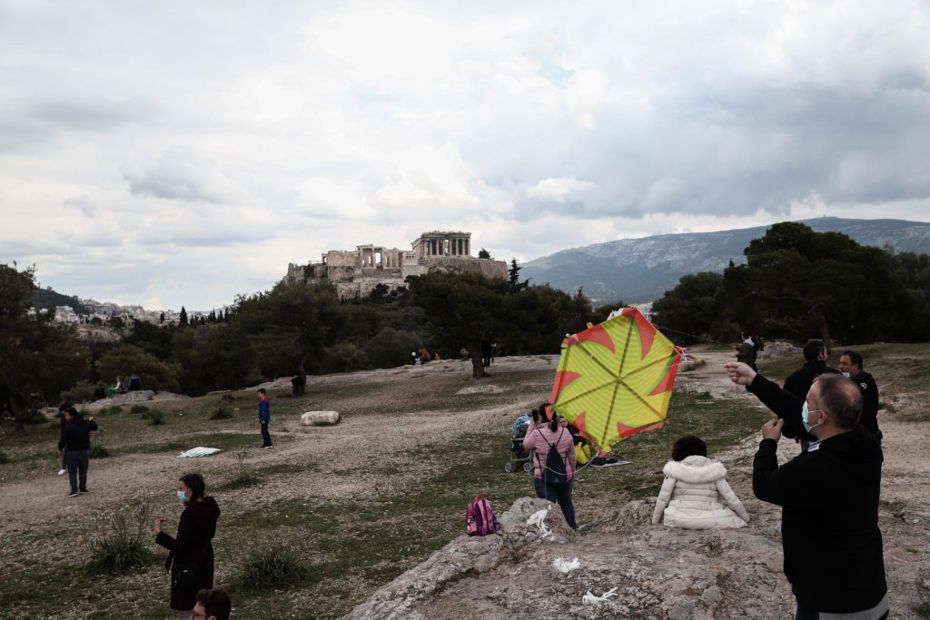 Ο καιρός την Καθαρά Δευτέρα: Τοπικές βροχές αλλά και ηλιοφάνεια