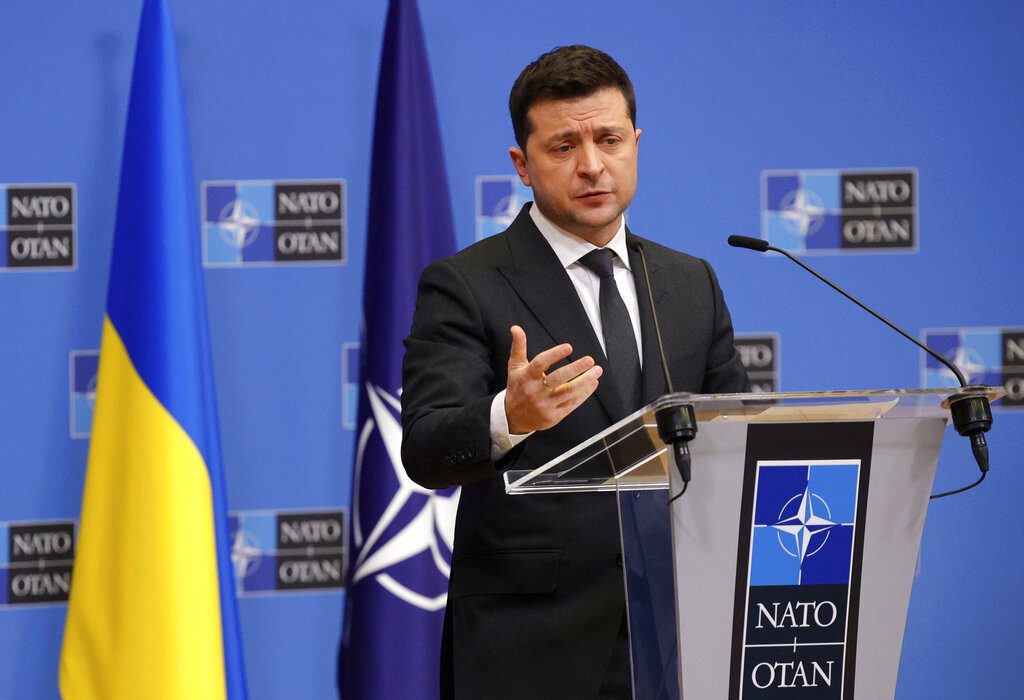 Η Ουκρανία «ξεχνά» προς το παρόν το ΝΑΤΟ, αρνείται τα τελεσίγραφα αλλά ζητά διάλογο και εγγυήσεις