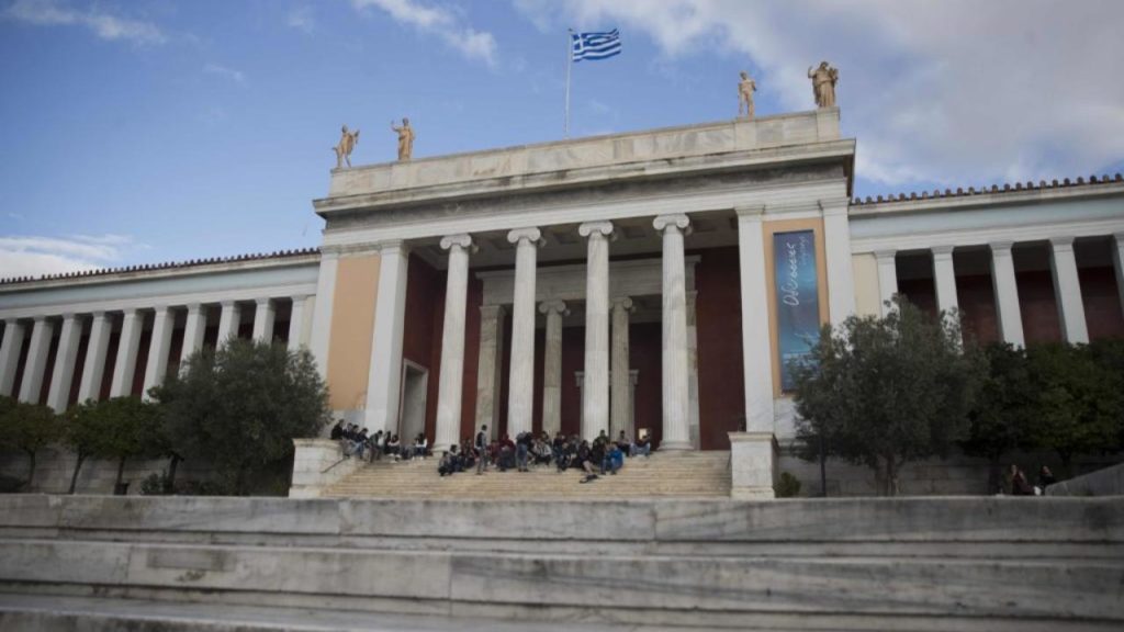 Η Μενδώνη «κρύβεται» πίσω από επιτροπή για το Εθνικό Αρχαιολογικό Μουσείο