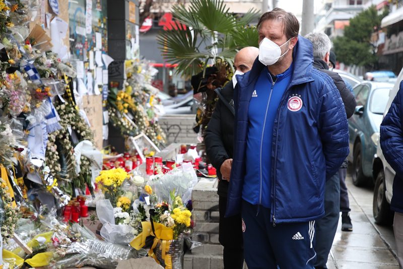 Ολυμπιακός: Φόρος τιμής στον τόπο της δολοφονίας του 19χρονου Άλκη Καμπανού