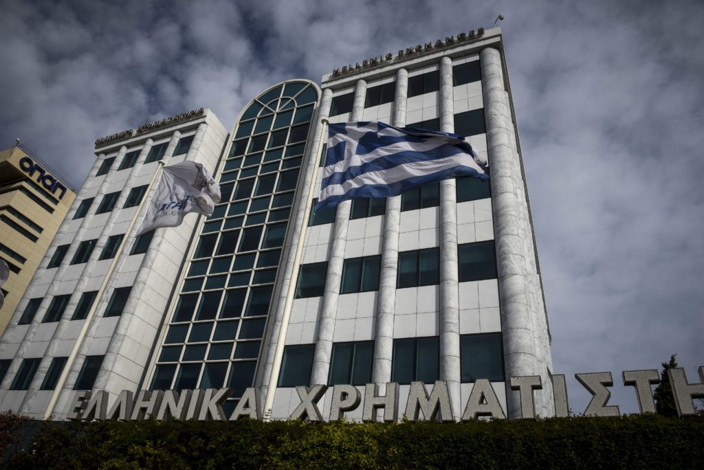 «Γκρεμίζεται» το ελληνικό χρηματιστήριο – Απώλειες 13,43% από την έναρξη του πολέμου