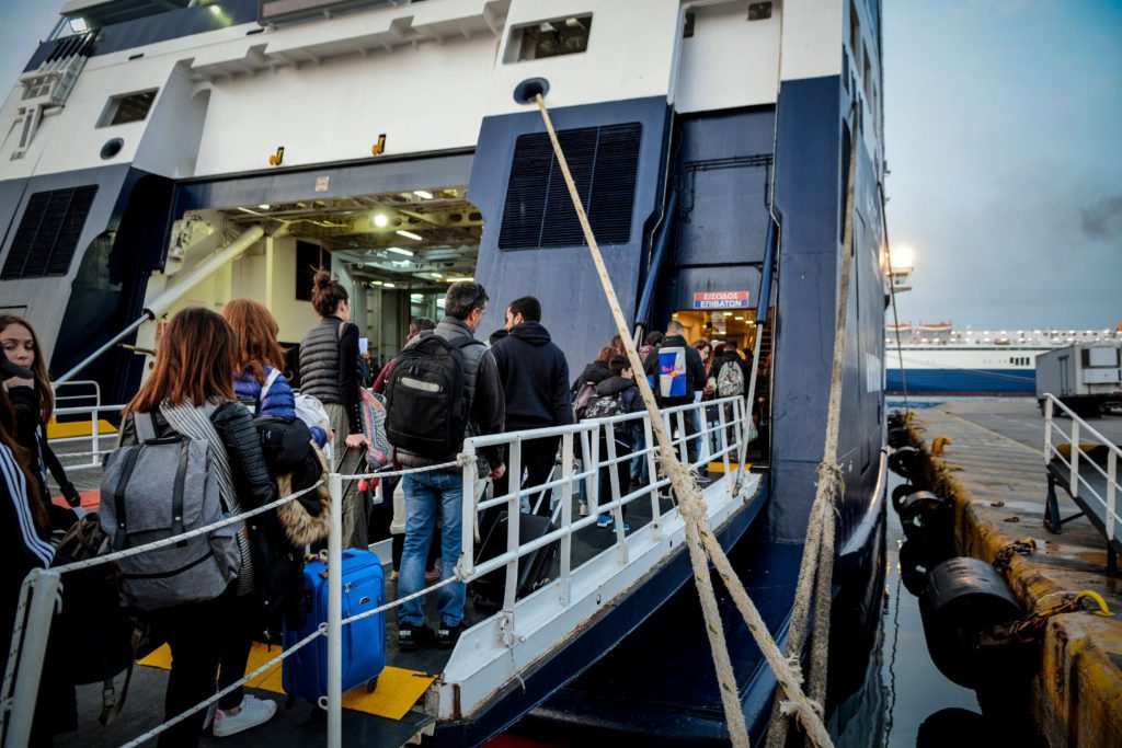 Πάσχα: Ξεκίνησε η έξοδος των εκδρομέων – Αυξημένη η κίνηση στα λιμάνια σε σχέση με πέρσι