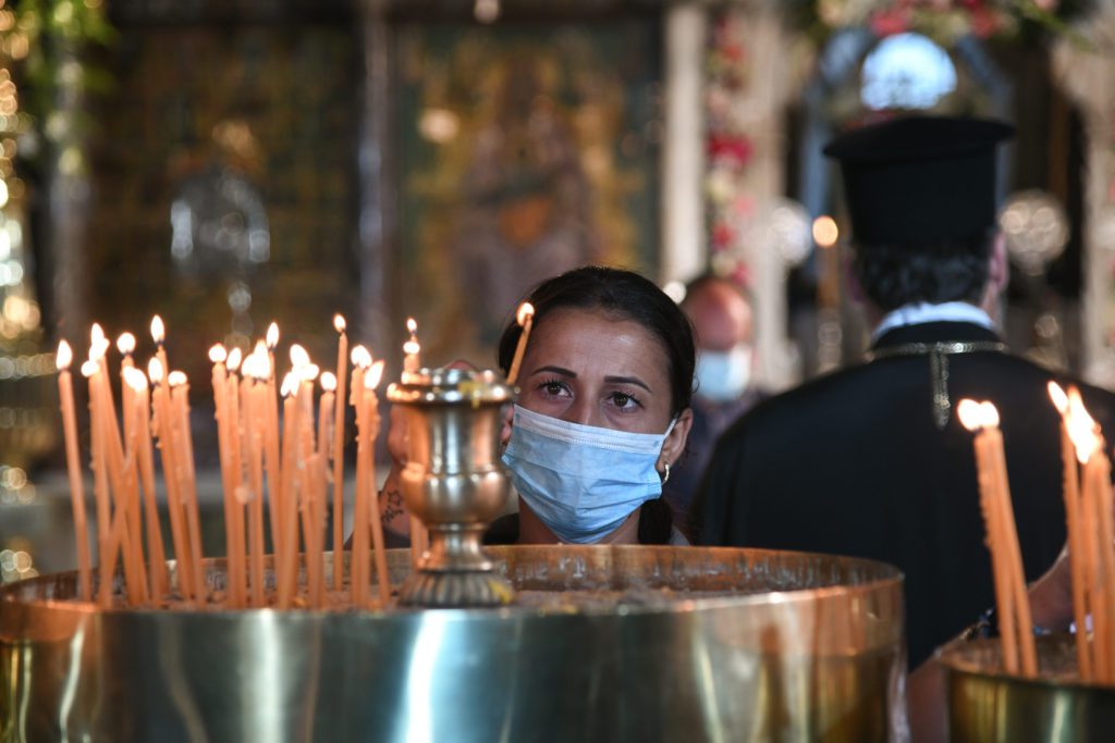 Τα μέτρα που θα ισχύουν σε εκκλησίες και εστίαση το Πάσχα