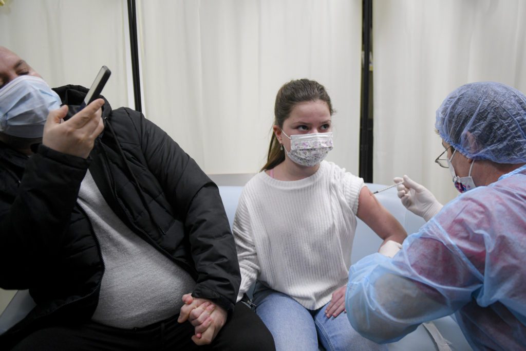 Μόσιαλος για περιστατικά ηπατίτιδας:  Δεν υπάρχει συσχέτιση με τα εμβόλια κατά του κορονοϊού