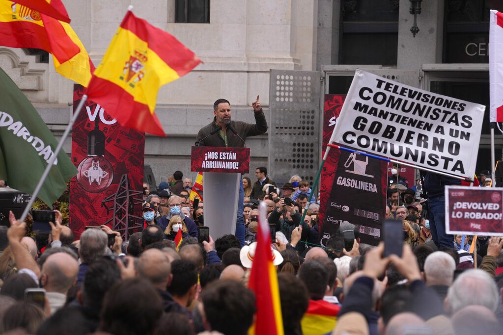 Ισπανία: Για πρώτη φορά, η άκρα δεξιά σε περιφερειακή κυβέρνηση – Συνεργασία PP και Vox