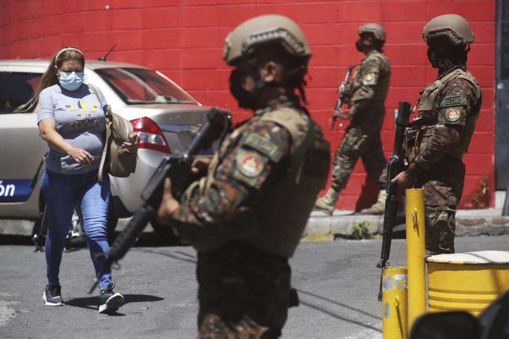 Ελ Σαλβαδόρ: Συνελήφθησαν πάνω από 5.000 φερόμενα ως μέλη συμμοριών