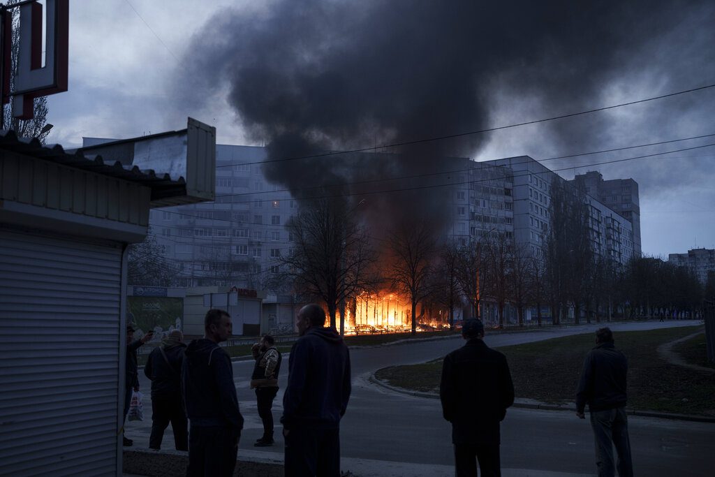 Πόλεμος στην Ουκρανία: Νεκροί στο Χάρκοβο – Αναφορές για χρήση χημικών – Ζελένσκι: Δεν διαθέτουμε τον οπλισμό για να υπερασπιστούμε τη Μαριούπολη
