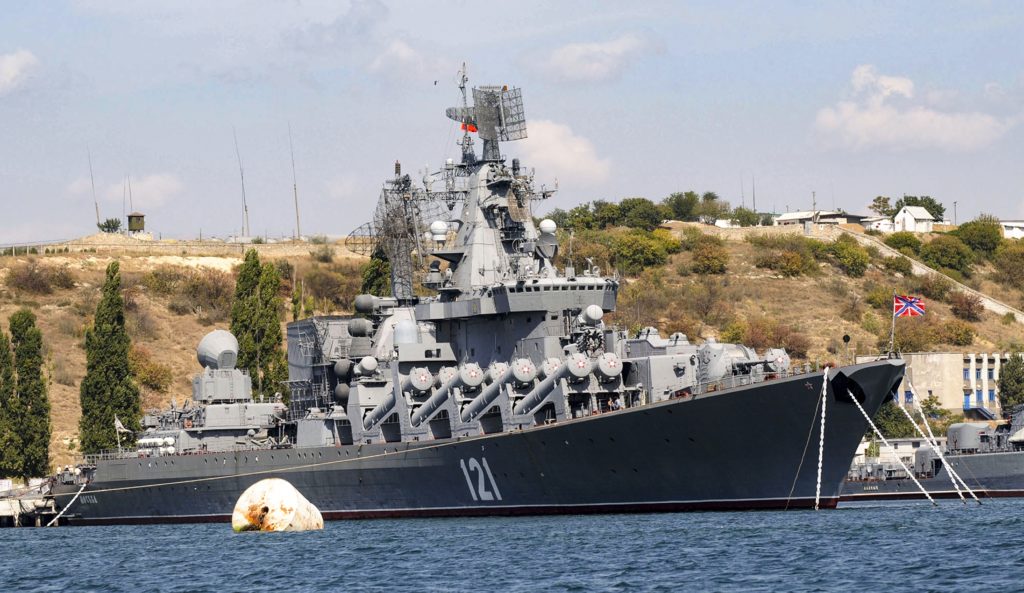 Ουκρανία: Φλέγεται η ναυαρχίδα του ρωσικού στόλου στη Μαύρη Θάλασσα – Τη χτύπησαν Ουκρανοί ή εξερράγησαν πυρομαχικά;
