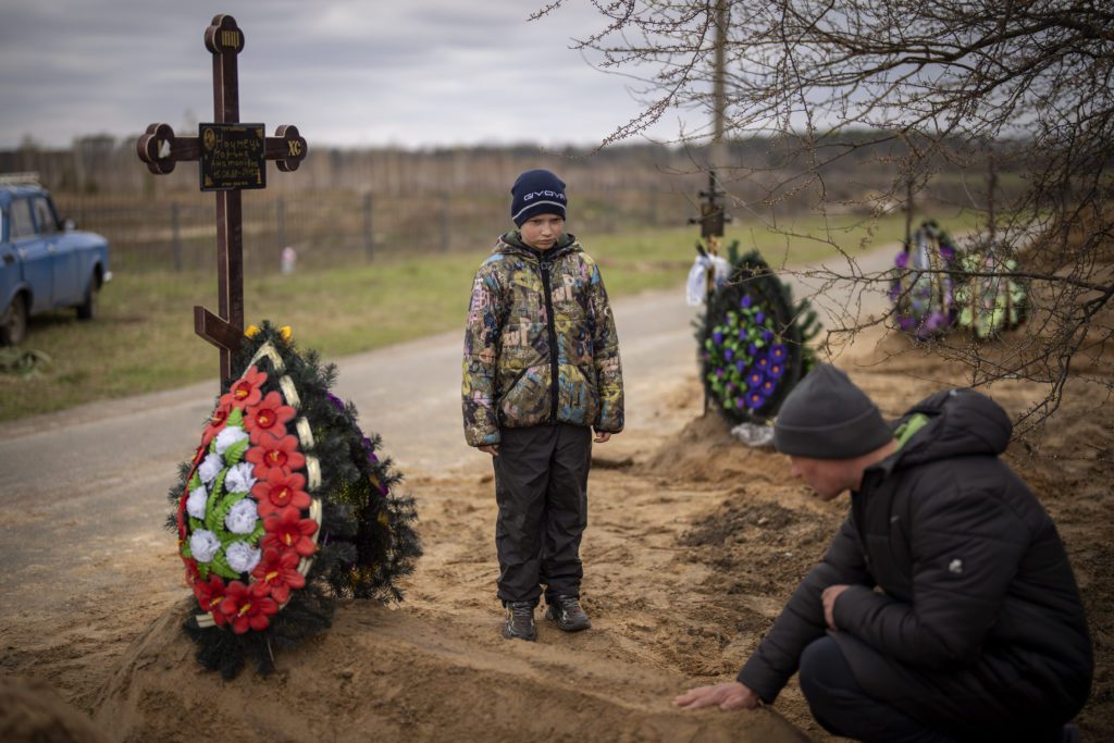 Ουκρανία: Η φρίκη του πολέμου στη Μαριούπολη μέσα από τα μάτια ενός οκτάχρονου αγοριού