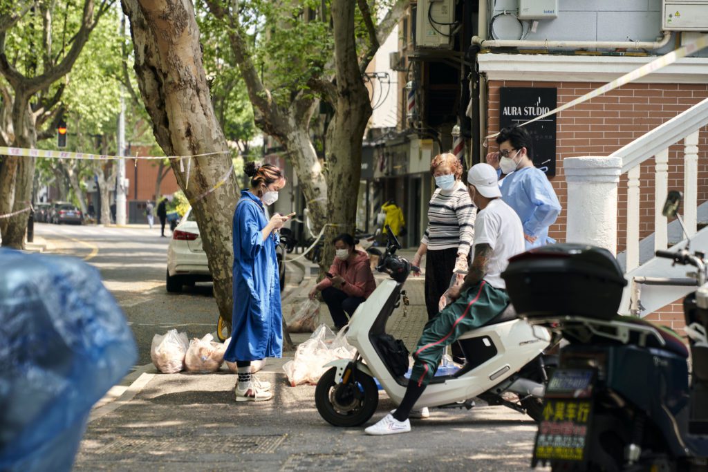 Σανγκάη: Ανεβαίνει ο αριθμός των νεκρών – Απομονώνουν  τους υγιείς πολίτες σε κέντρα καραντίνας