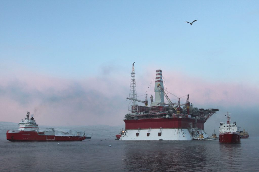 Η Greenpeace εμποδίζει τάνκερ να παραδώσει ρωσικό πετρέλαιο στη Νορβηγία