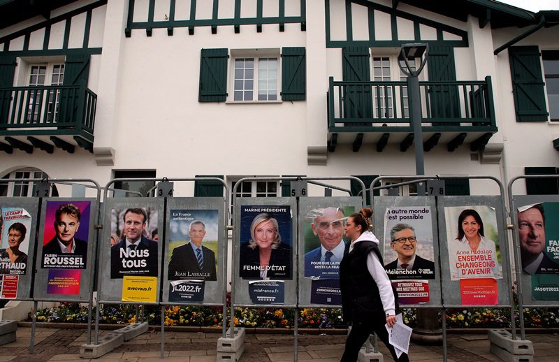 Γαλλία: Σκληρή μάχη Μακρόν – Λεπέν στον α’ γύρο των προεδρικών εκλογών την Κυριακή