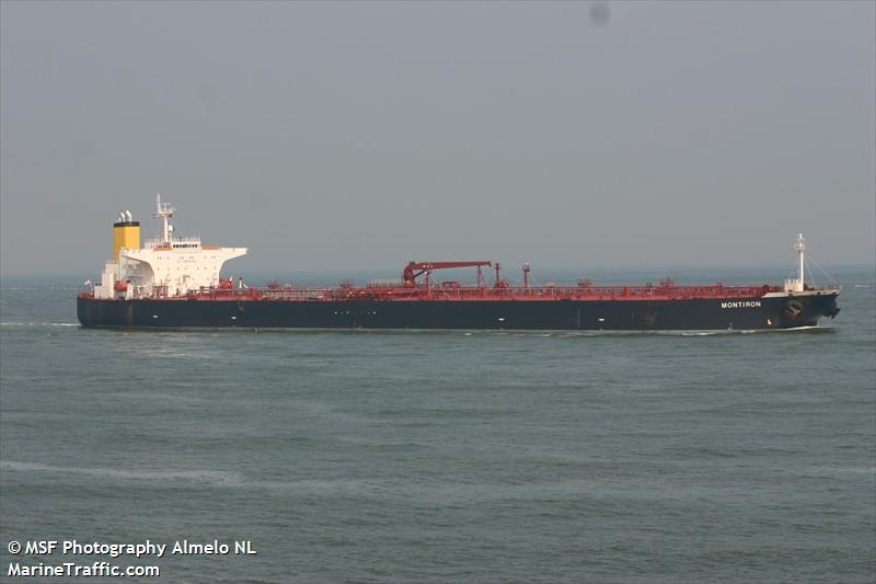 Reuters: Απελευθερώνεται το δεσμευμένο ρώσικο τάνκερ στο λιμάνι της Καρύστου