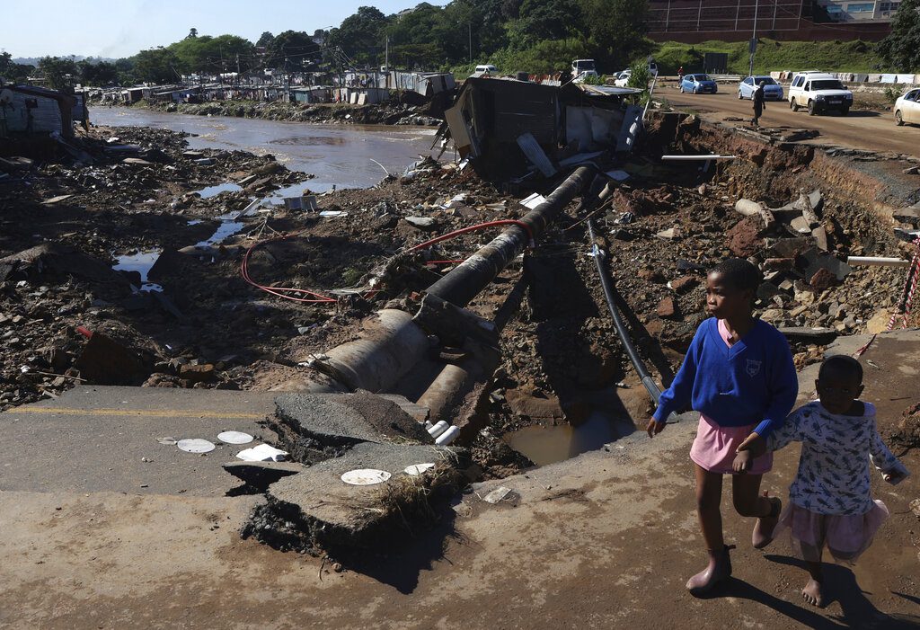 Νότια Αφρική: Περίπου 450 νεκροί από τις φονικές πλημμύρες στο Ντέρμπαν (Videos)