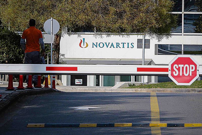 Μανιαδάκης, το κλειδί της Novartis που της άνοιξε τις πόρτες στους πολιτικούς