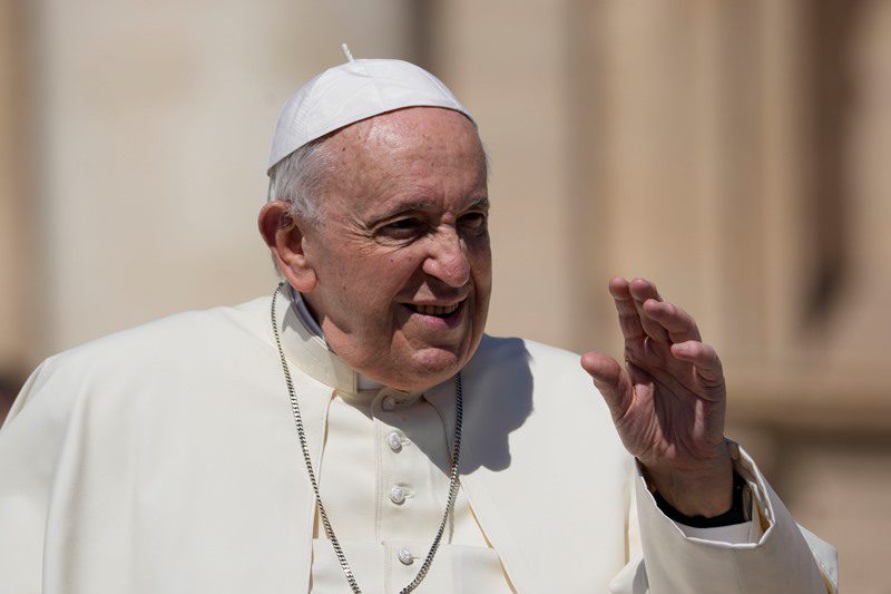 Πάπας Φραγκίσκος: Δεν μπορώ να περπατήσω, πρέπει να υπακούσω στον γιατρό