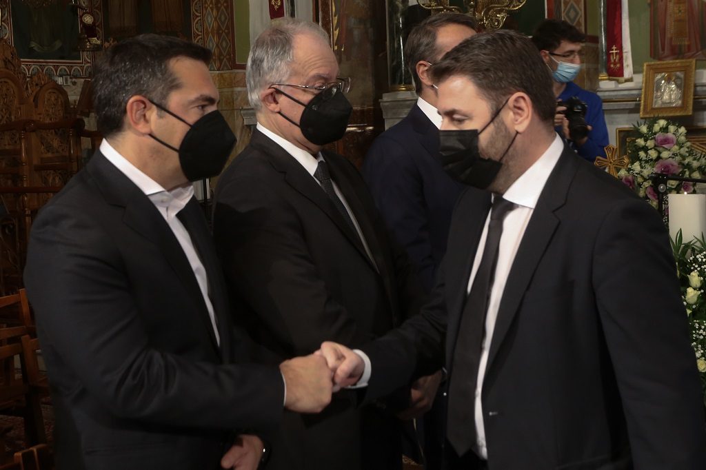 «Μονομαχία» Ανδρουλάκη -Τσίπρα σε διαφορετικές εσωκομματικές κάλπες