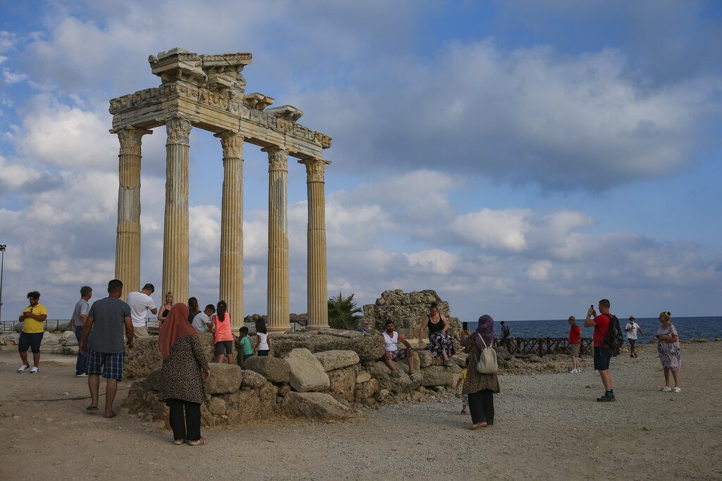 Τουρκία: Βαριά η σκιά του πολέμου στον τουρισμό