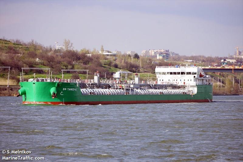 Μεταφορτώνουν ρωσικό πετρέλαιο στον κόλπο της Καρύστου και ξεφεύγουν από τις ευρωπαϊκές κυρώσεις